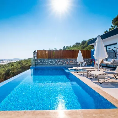 Almisa Hotell 4*